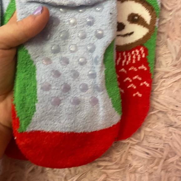 COPY - Sloth fuzzy socks - Picture 3 of 3